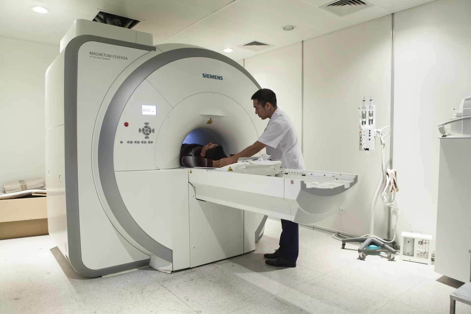 Máy chụp cộng hưởng từ MRI